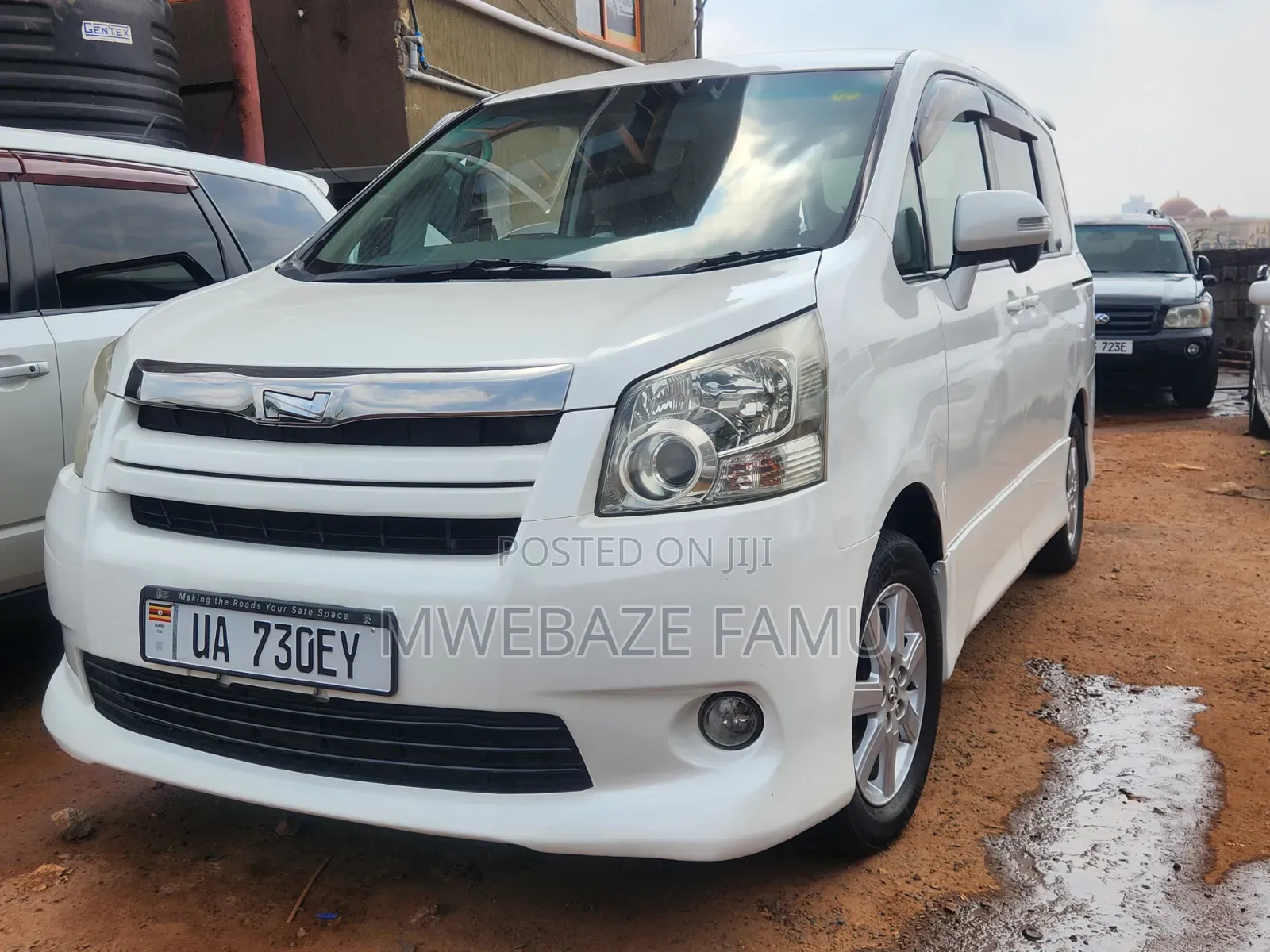 Toyota Noah 2010 White