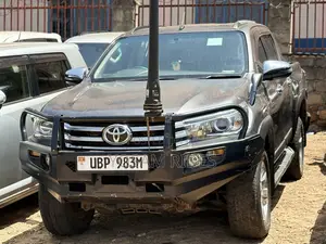 Toyota Hilux Revo Double Cab Deisel 2.8 AWD 2017 Gray