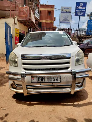 Toyota Noah 2010 Pearl