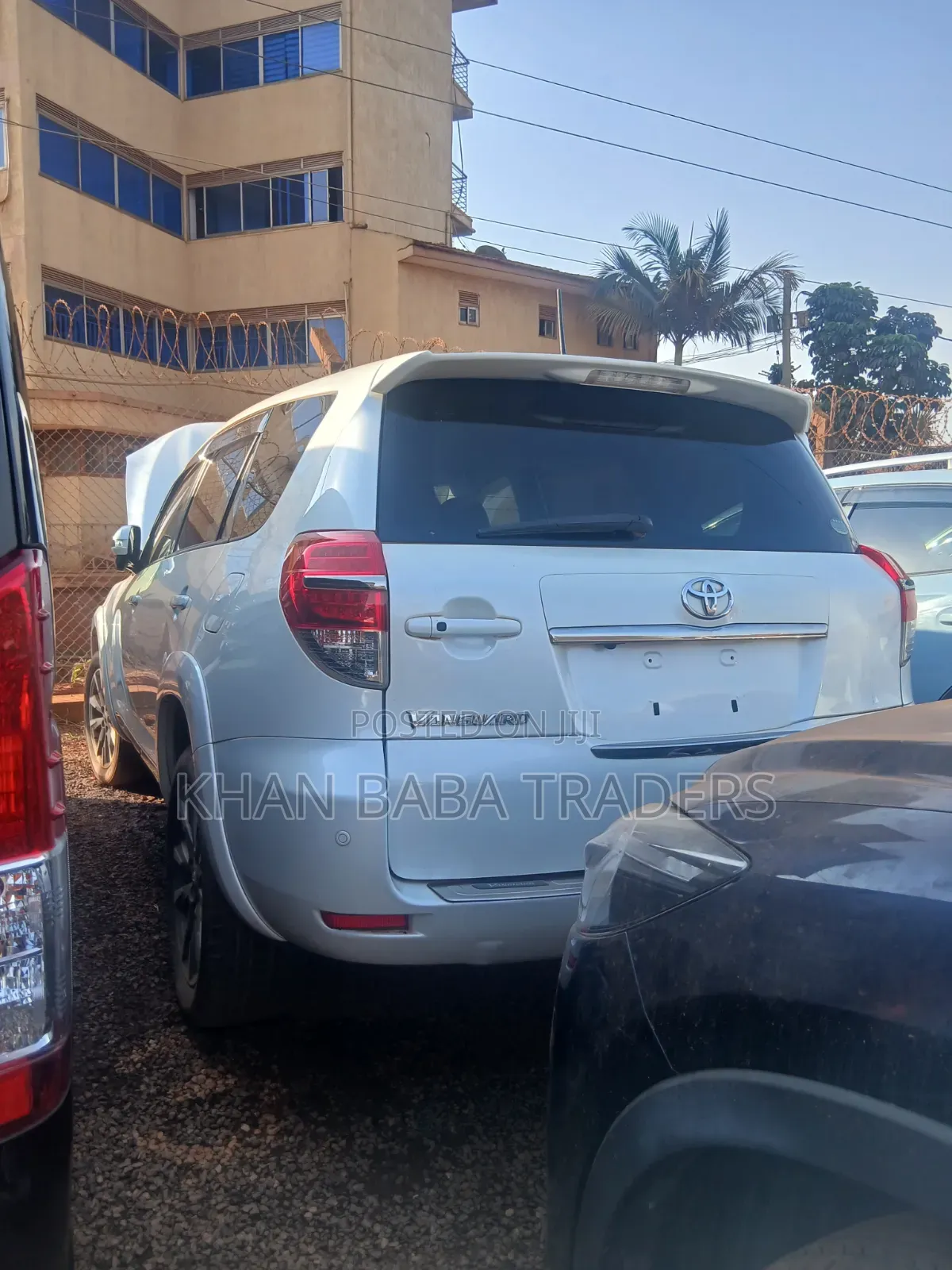 Toyota Vanguard 2013 White