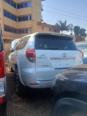 Toyota Vanguard 2013 White
