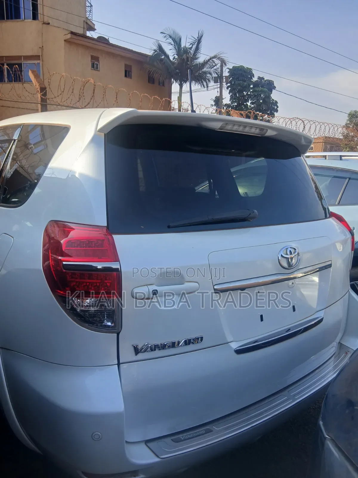 Toyota Vanguard 2013 White