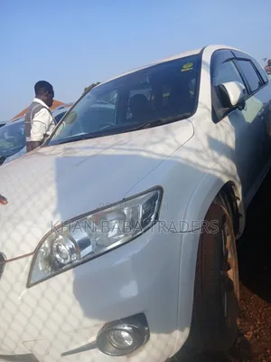 Toyota Vanguard 2013 White