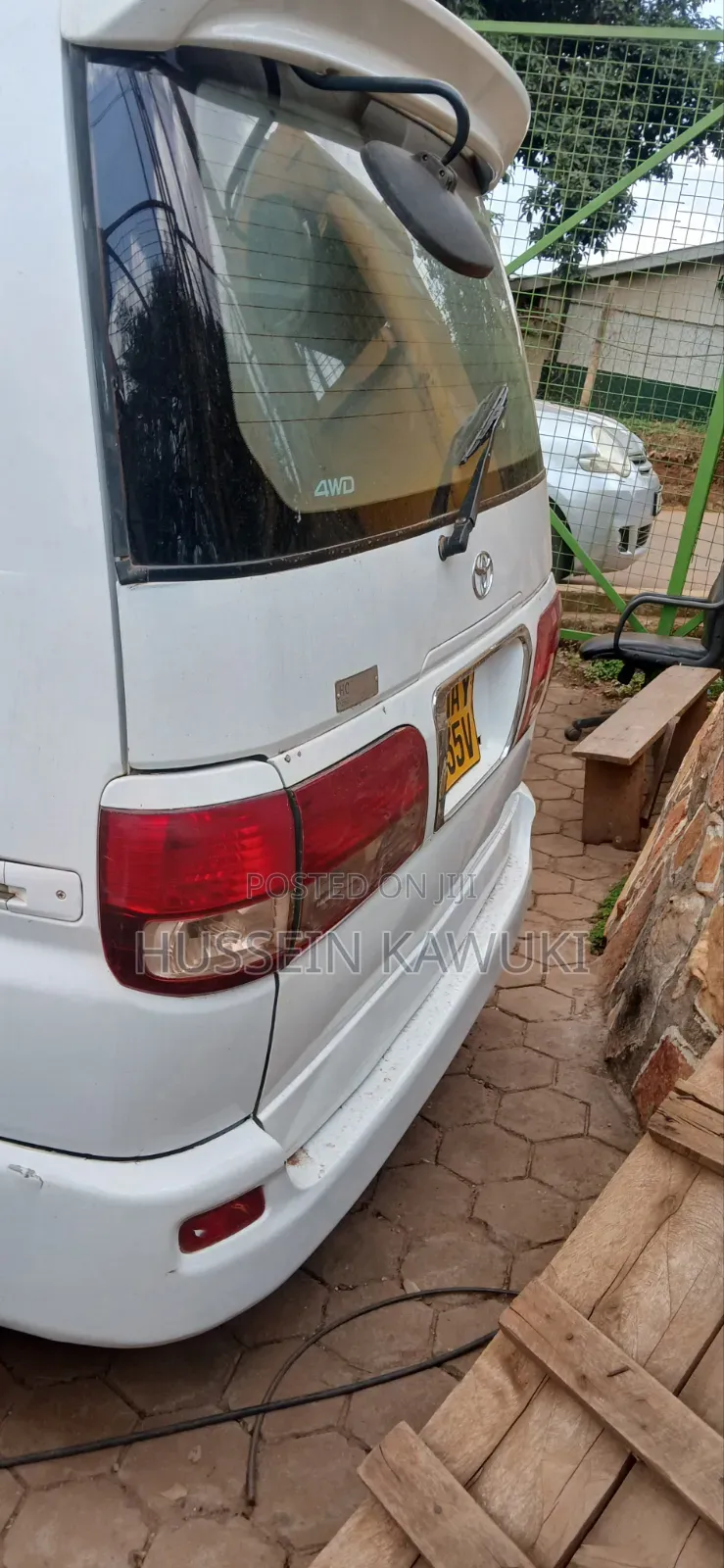 Toyota Regius 1998 White