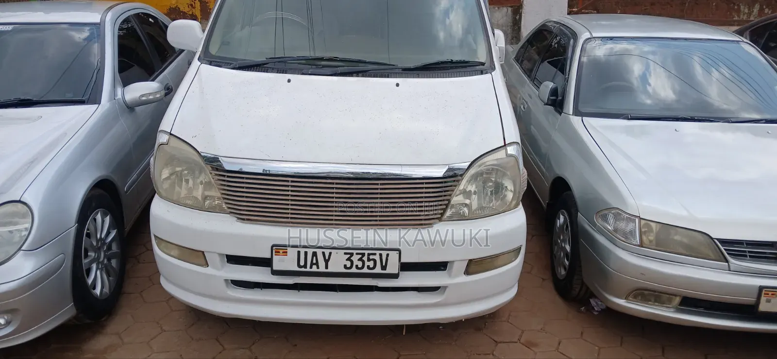 Toyota Regius 1998 White
