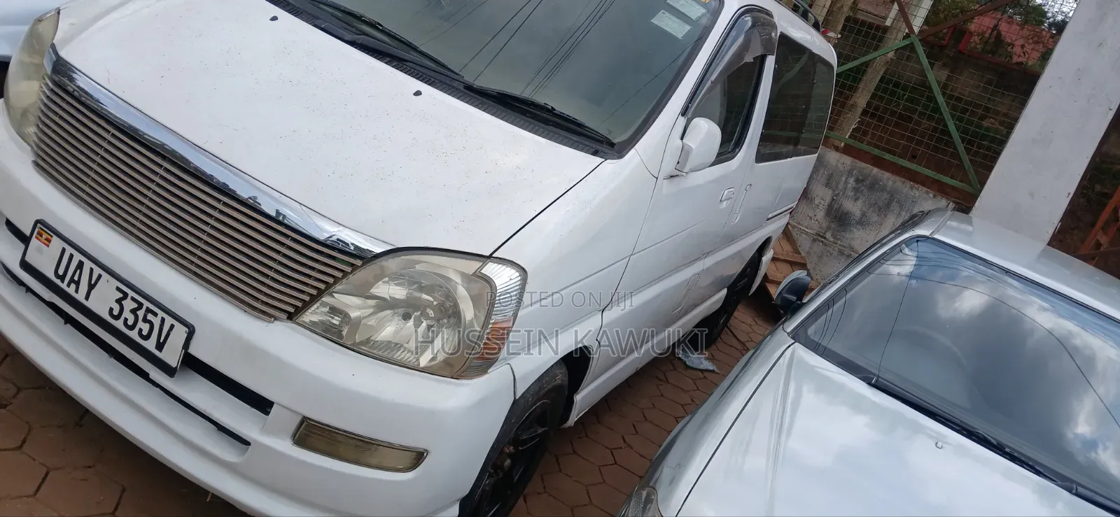 Toyota Regius 1998 White