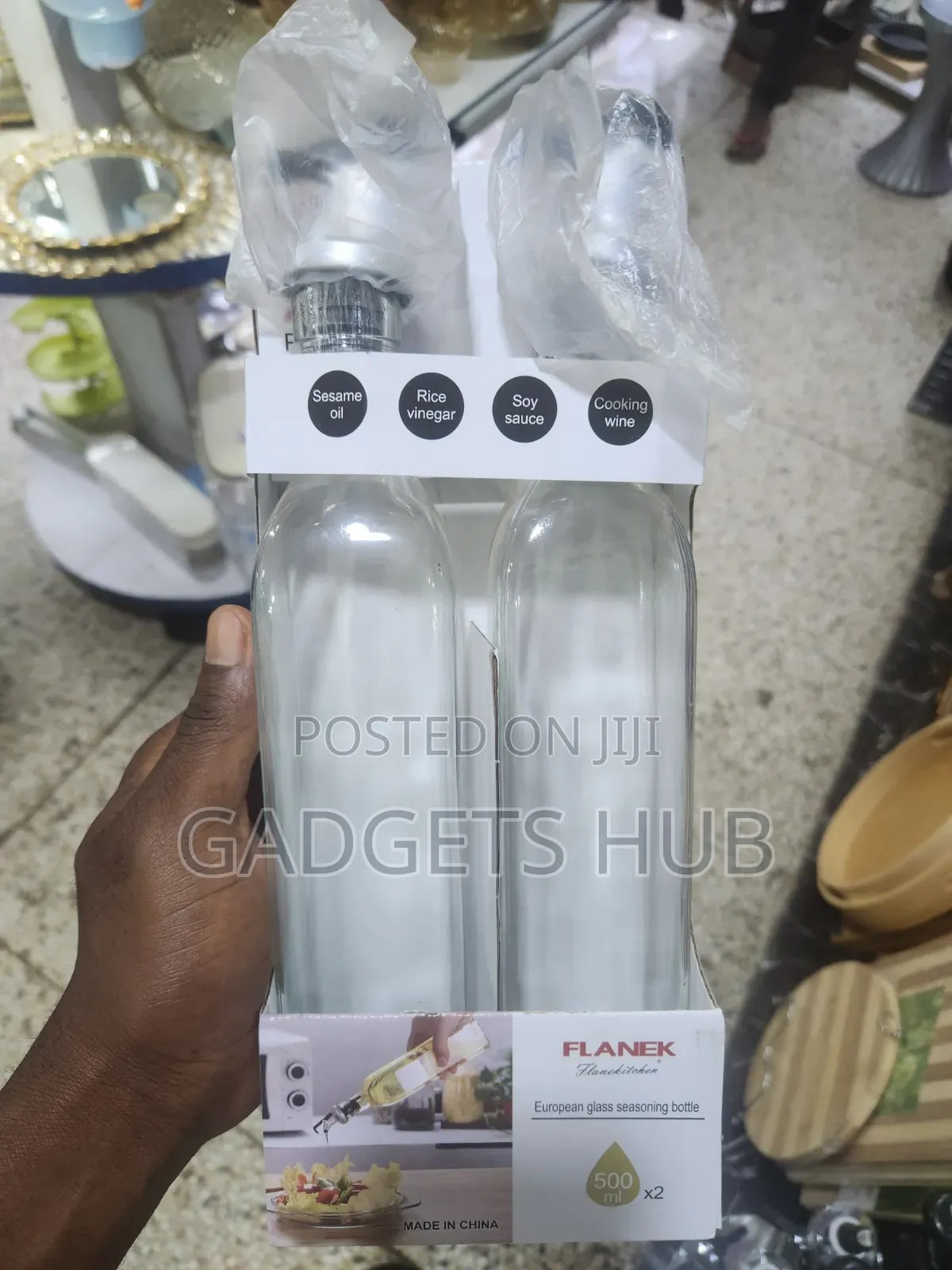 2Pcs Glass Oil Bottles and Dispensers ( 500mls Each)