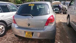 Toyota Vitz 2009 Silver
