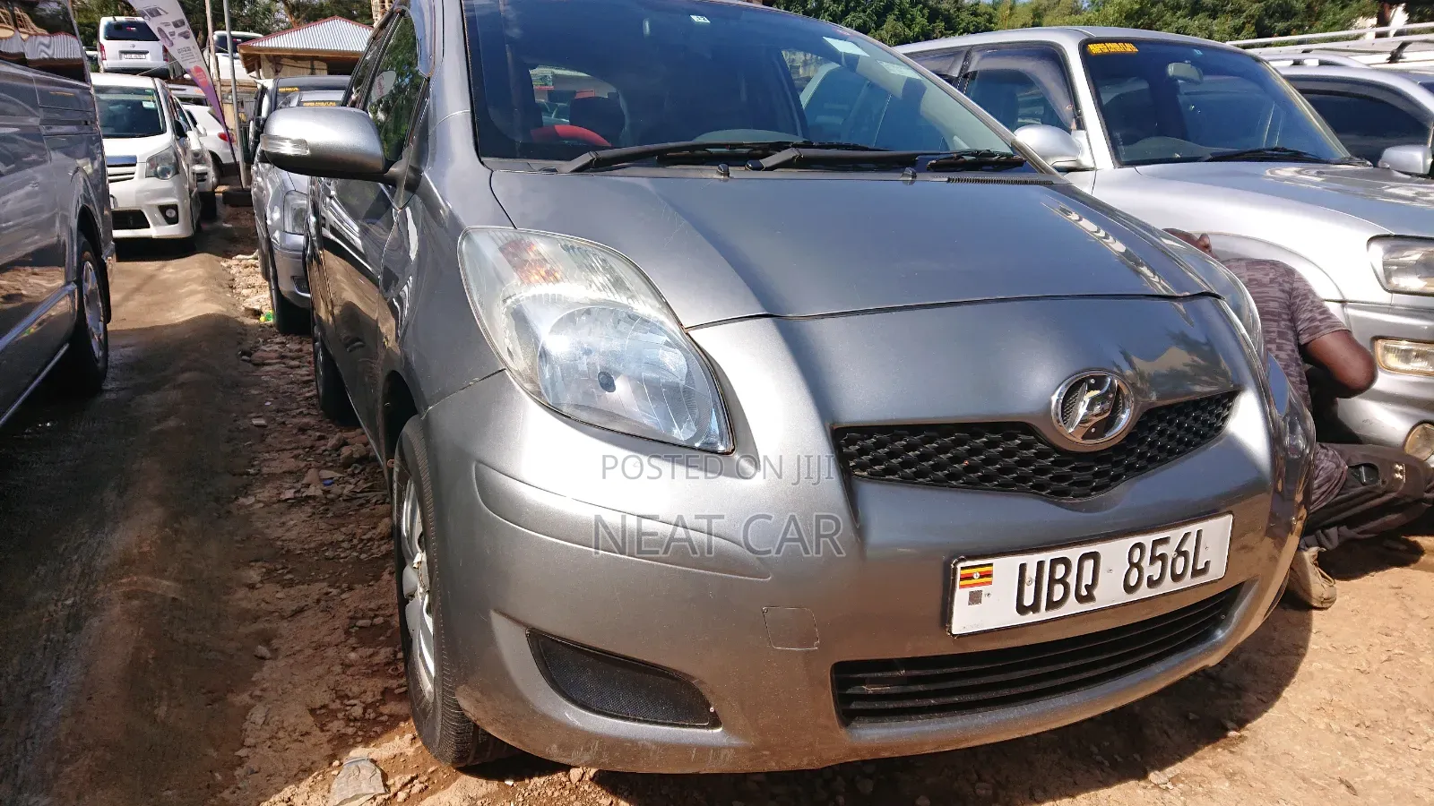 Toyota Vitz 2009 Silver