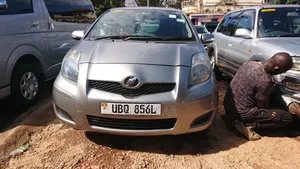 Toyota Vitz 2009 Silver