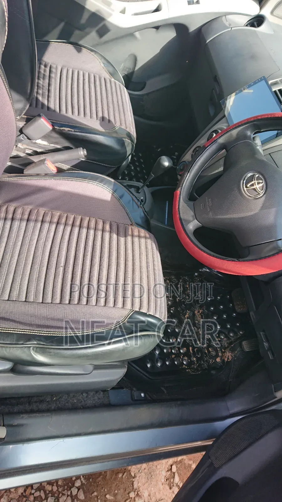 Toyota Vitz 2009 Silver