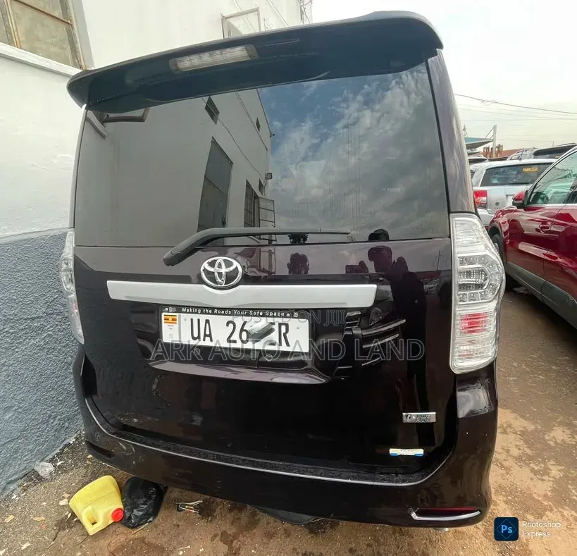 Toyota Noah 2012 Black