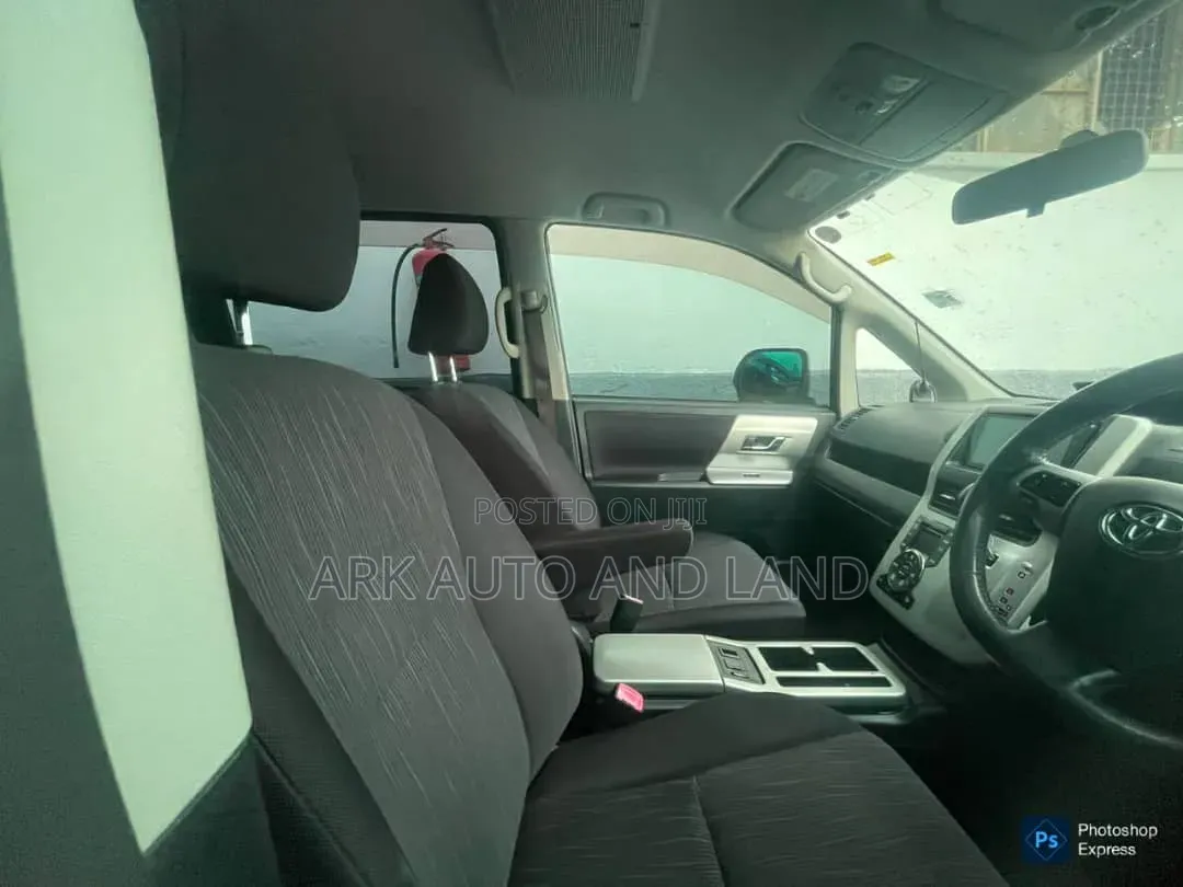 Toyota Noah 2012 Black