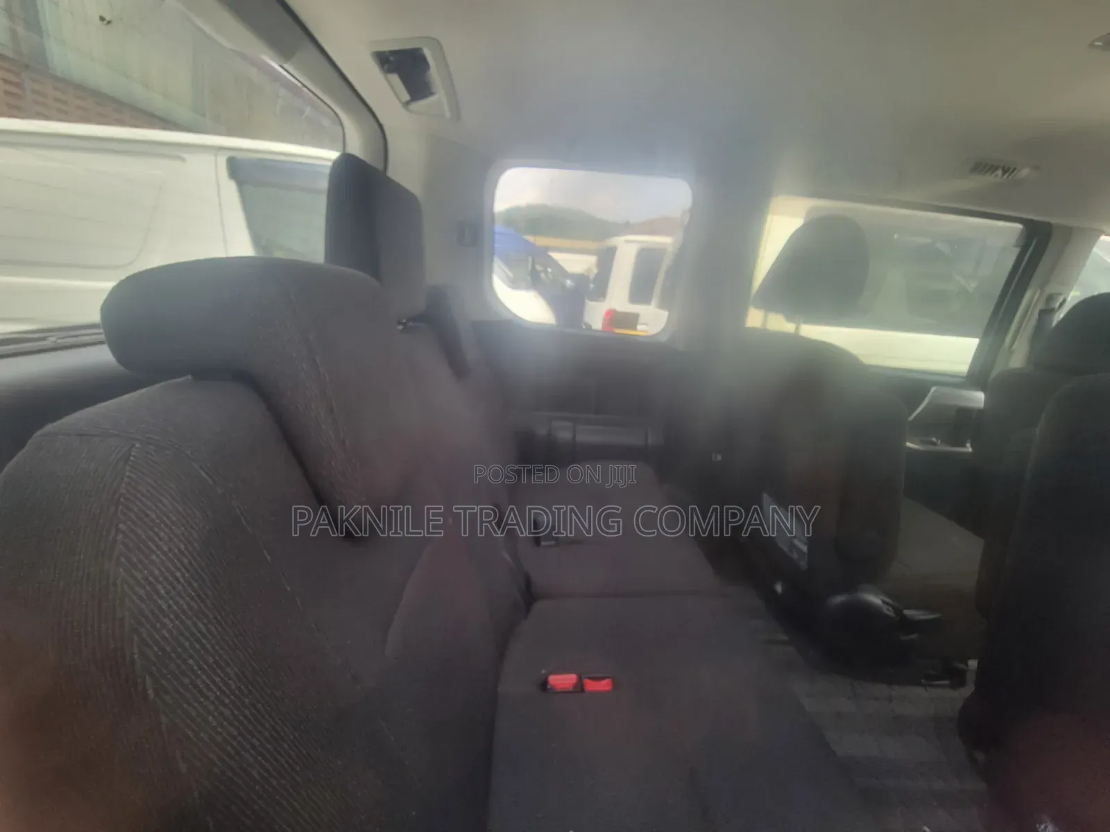 Toyota Noah 2.0 143hp FWD (8 Seater) 2013 Silver
