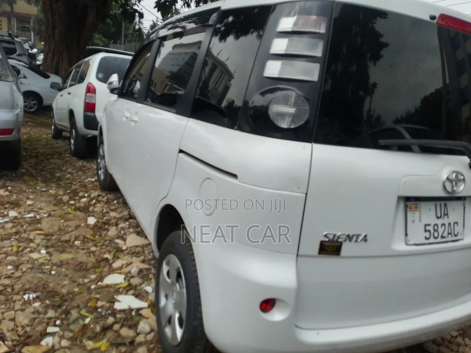 Toyota Sienta 2011 White