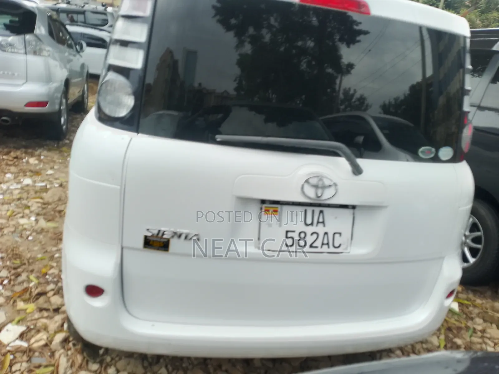 Toyota Sienta 2011 White