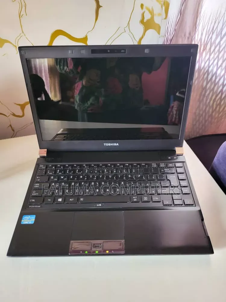 Laptop Toshiba Portege R930 8GB Intel Core i5 HDD+SSD 250GB