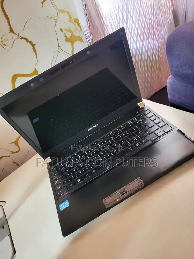 Laptop Toshiba Portege R930 8GB Intel Core i5 HDD+SSD 250GB