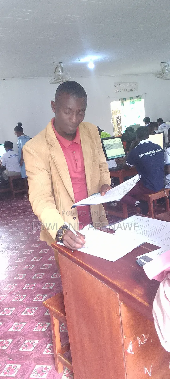 Reseacher and Report Writer