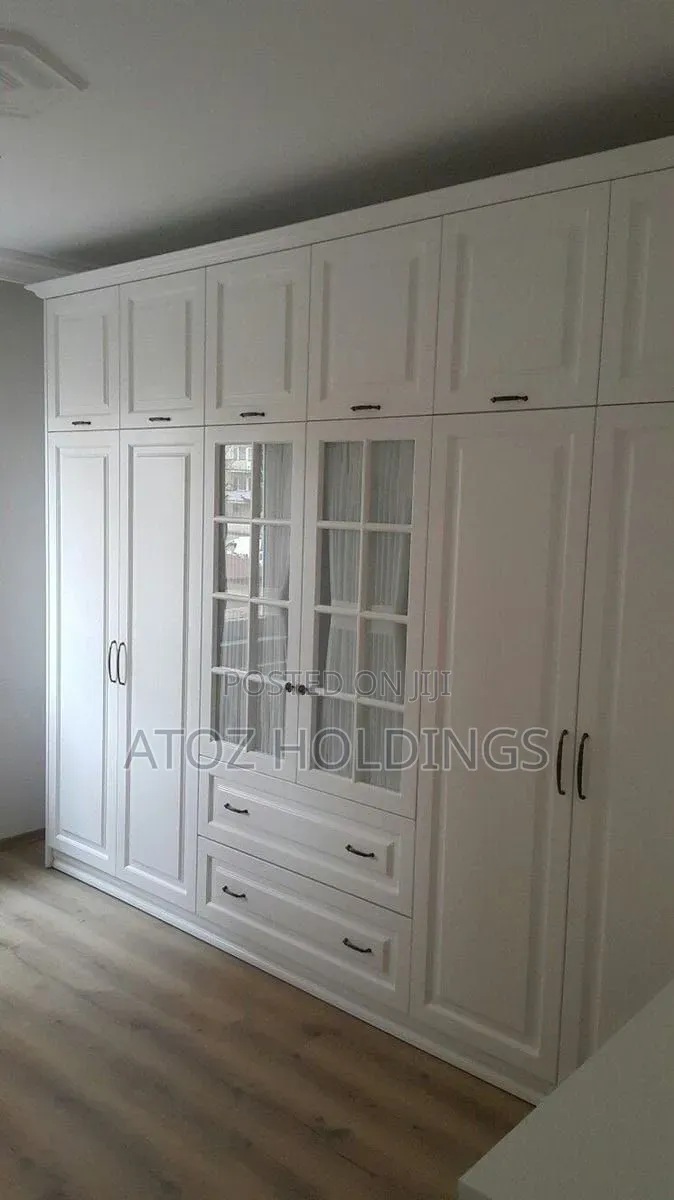 Wardrobes/Britain Wardrobes in Any Colour 975,000/- Per Running Meter