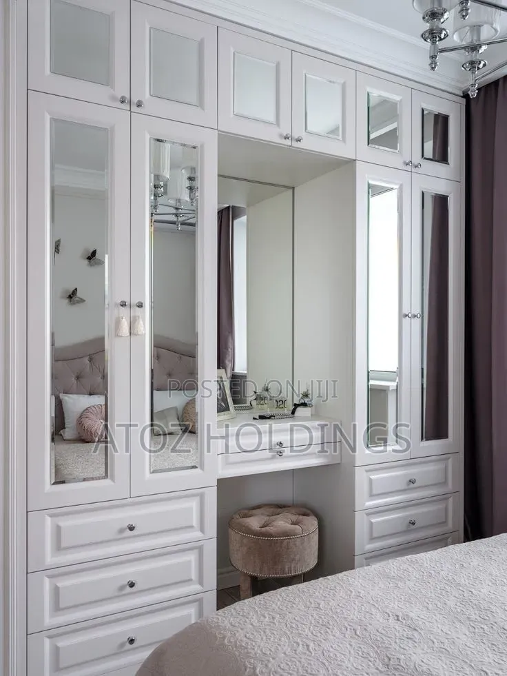 Wardrobes/Britain Wardrobes in Any Colour 975,000/- Per Running Meter