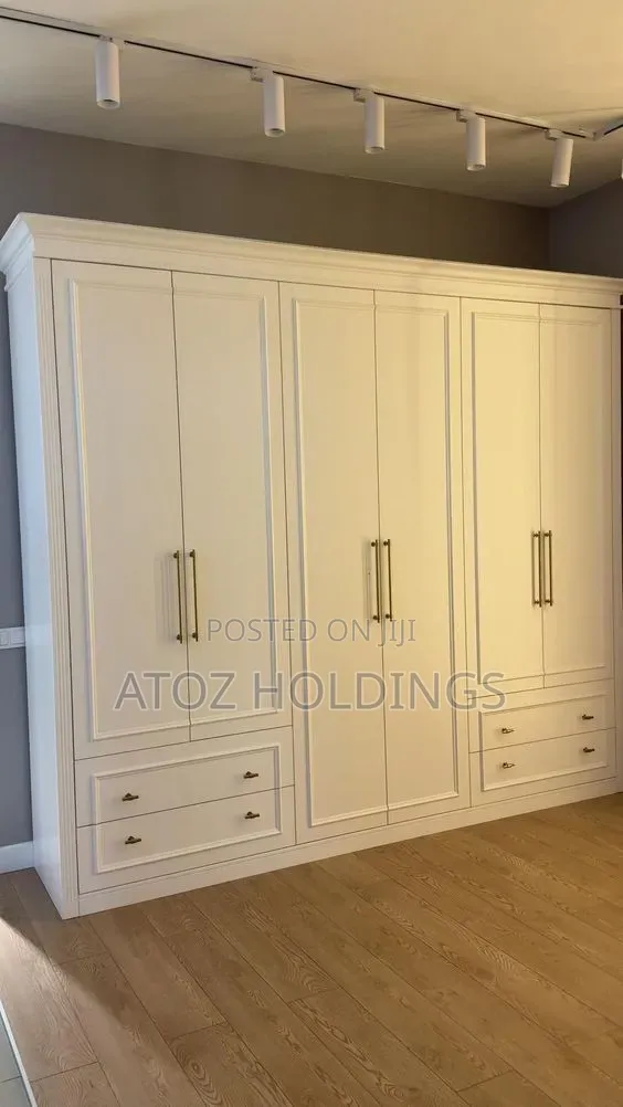 Wardrobes/Britain Wardrobes in Any Colour 975,000/- Per Running Meter