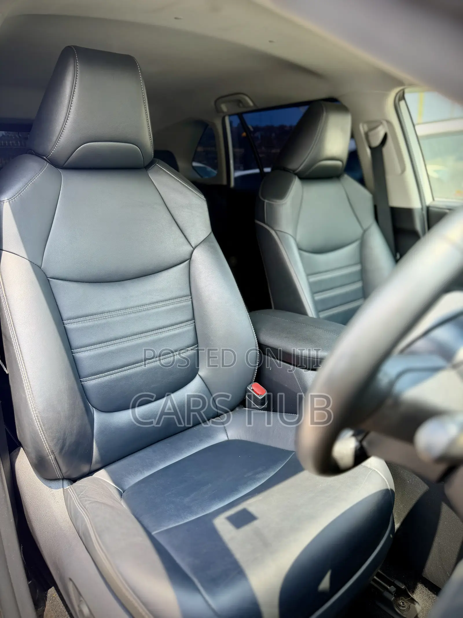 Toyota RAV4 XLE Premium AWD 2020 White