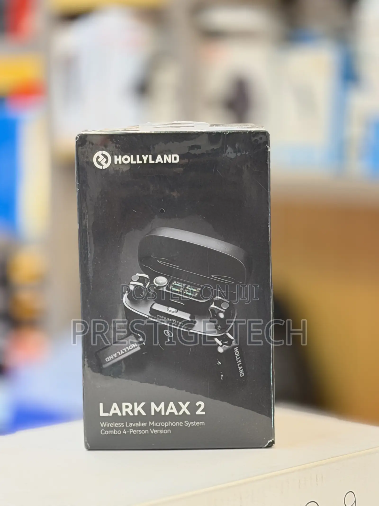 Hollyland Lark Max 2 Combo 4 Person Version (4TX + 2RX+ Charging Case)