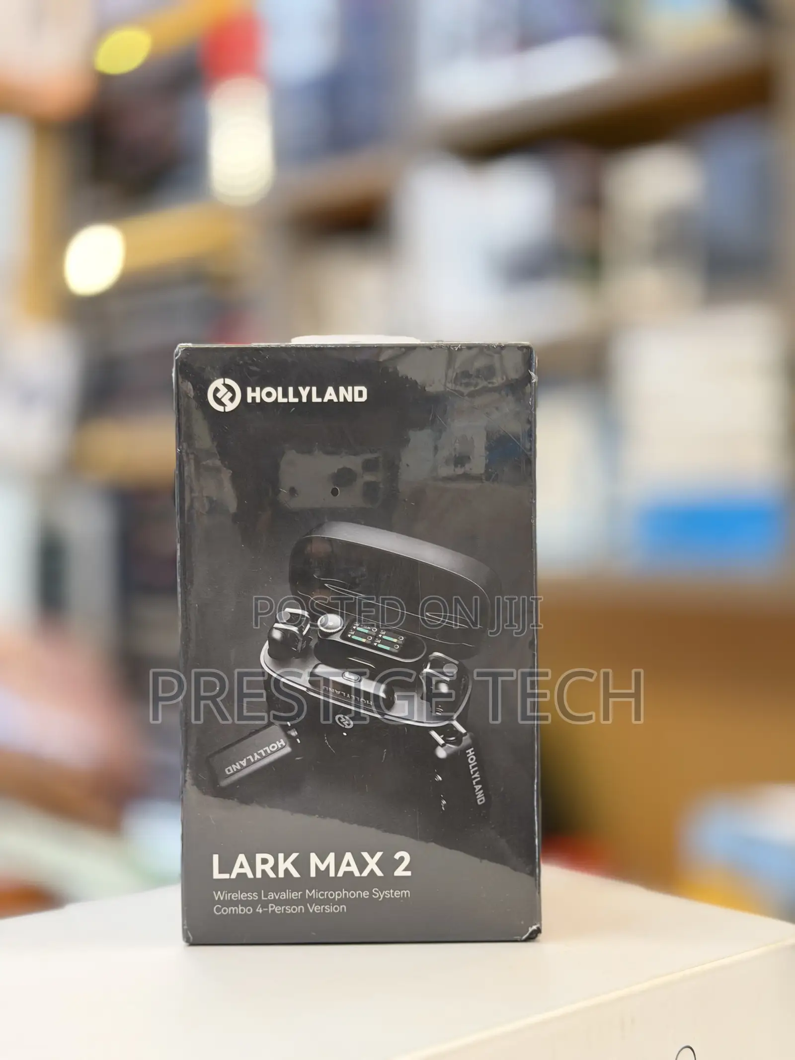 Hollyland Lark Max 2 Combo 4 Person Version (4TX + 2RX+ Charging Case)