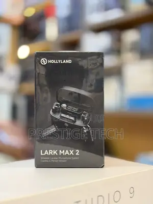 Hollyland Lark Max 2 Combo 4 Person Version (4TX + 2RX+ Charging Case)