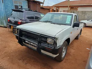 Nissan Pick-Up 1996 White
