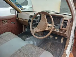Nissan Pick-Up 1996 White