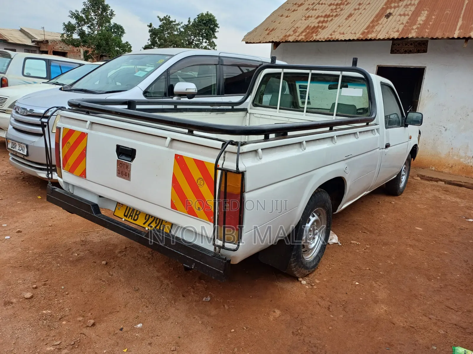 Nissan Pick-Up 1996 White