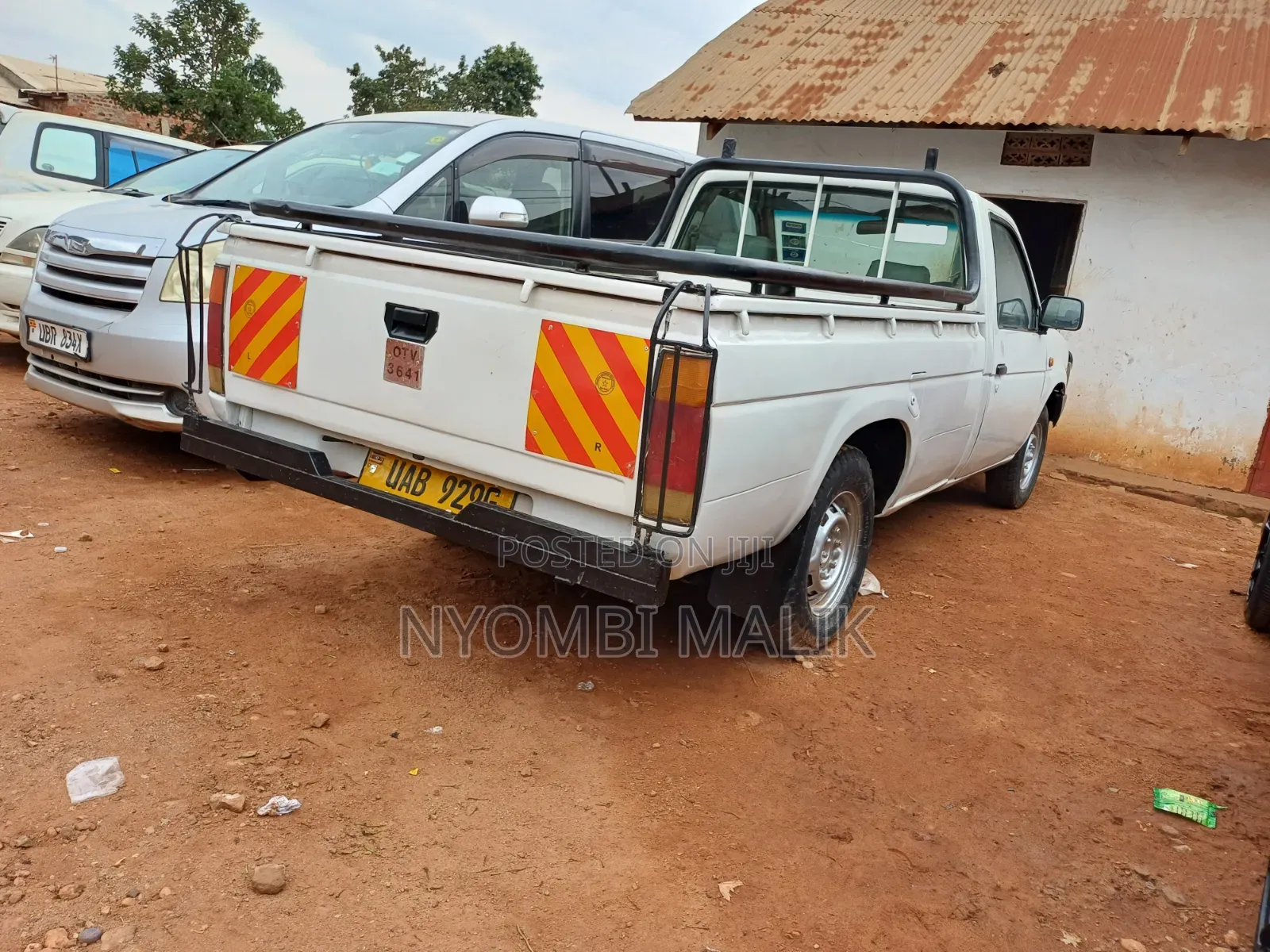Nissan Pick-Up 1996 White