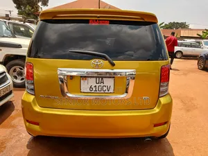 Toyota Rumion 2024 Gold