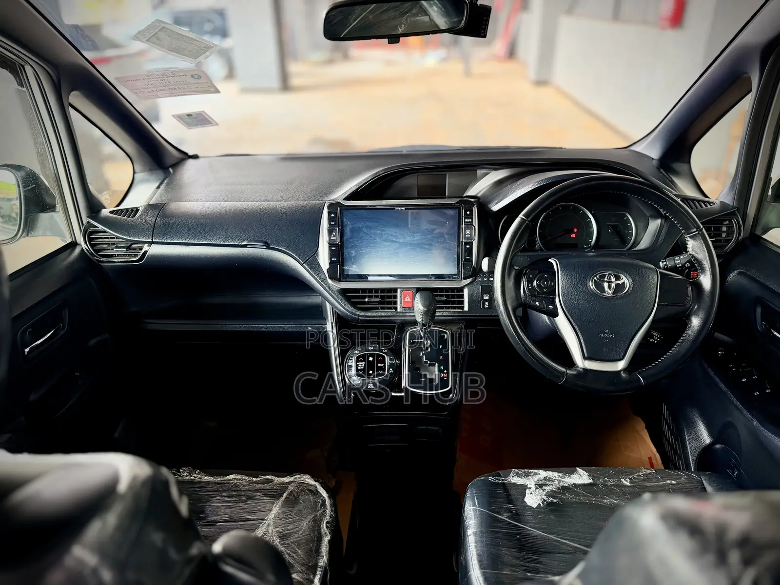 Toyota Noah 2.0 AWD (7 Seater) 2018 Silver