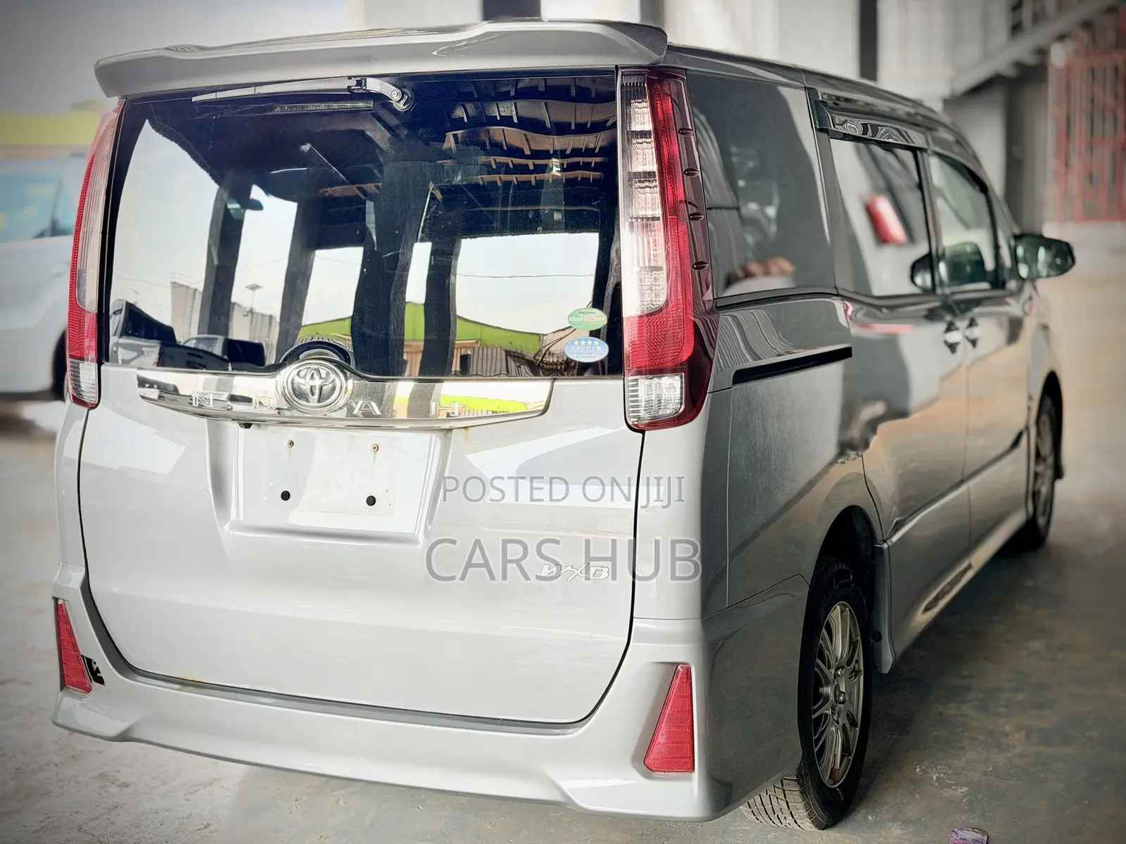 Toyota Noah 2.0 AWD (7 Seater) 2018 Silver