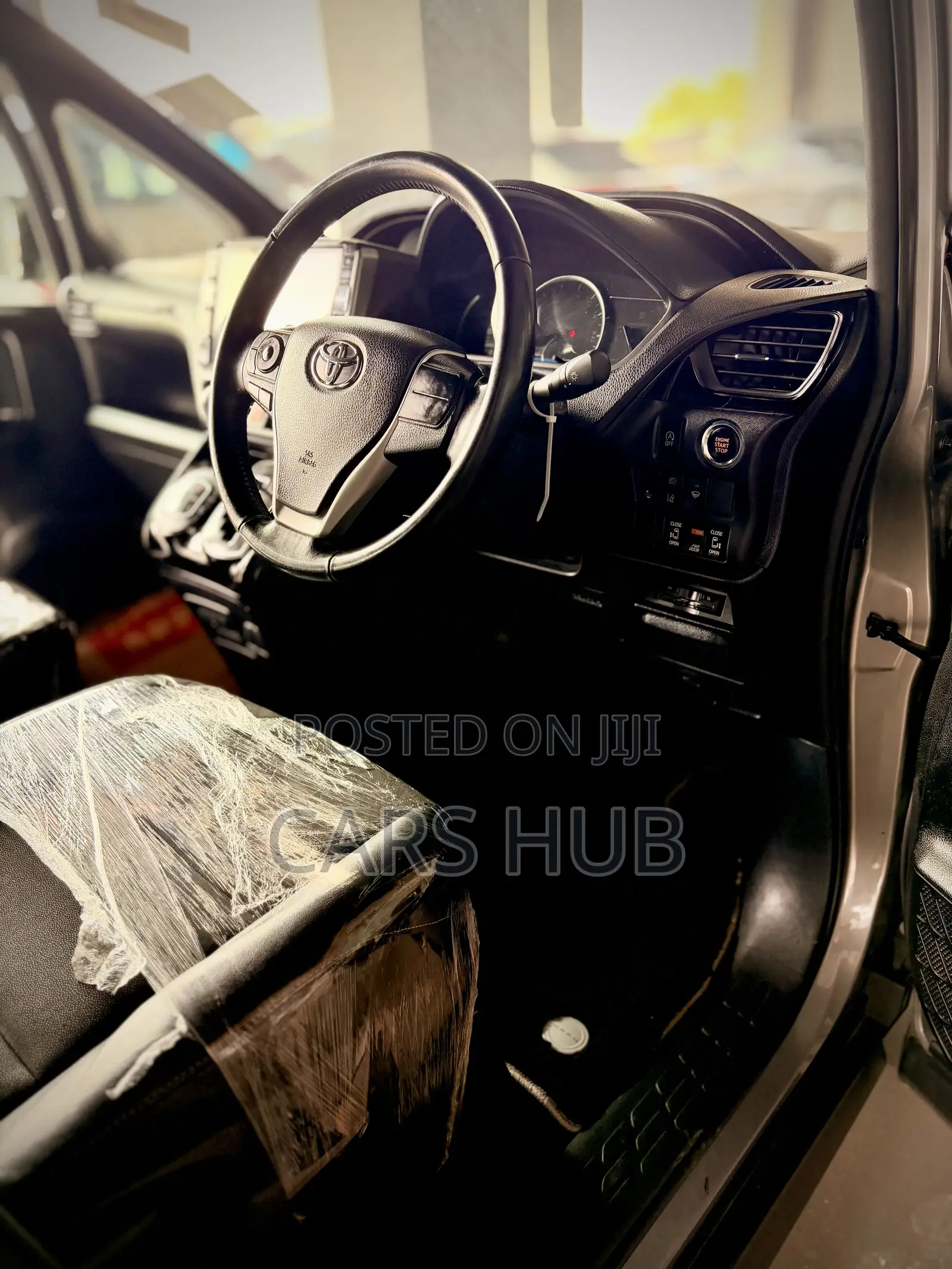 Toyota Noah 2.0 AWD (7 Seater) 2018 Silver
