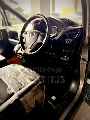 Toyota Noah 2.0 AWD (7 Seater) 2018 Silver