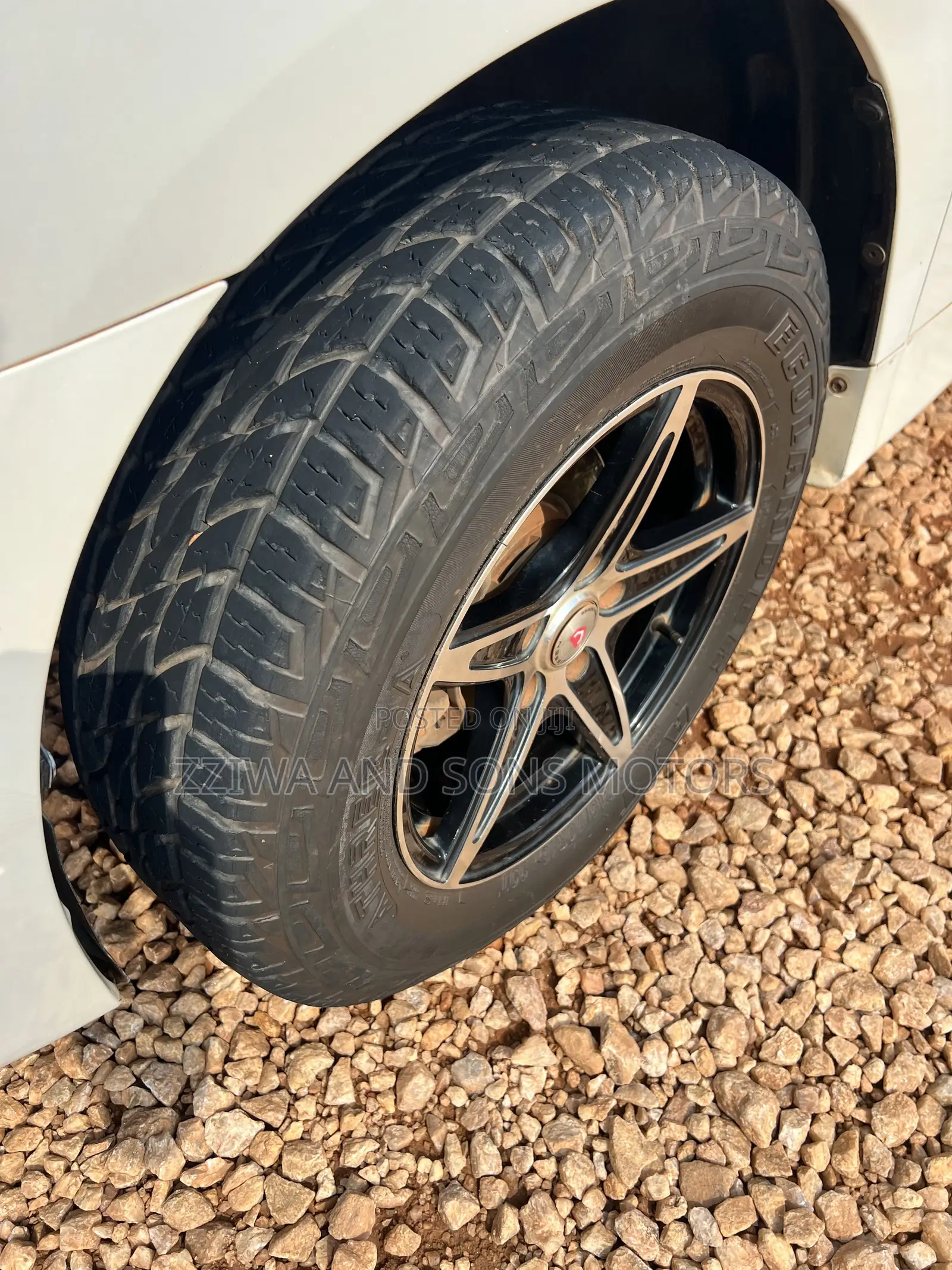 Toyota Noah 2.0 143hp AWD (8 Seater) 2010 White