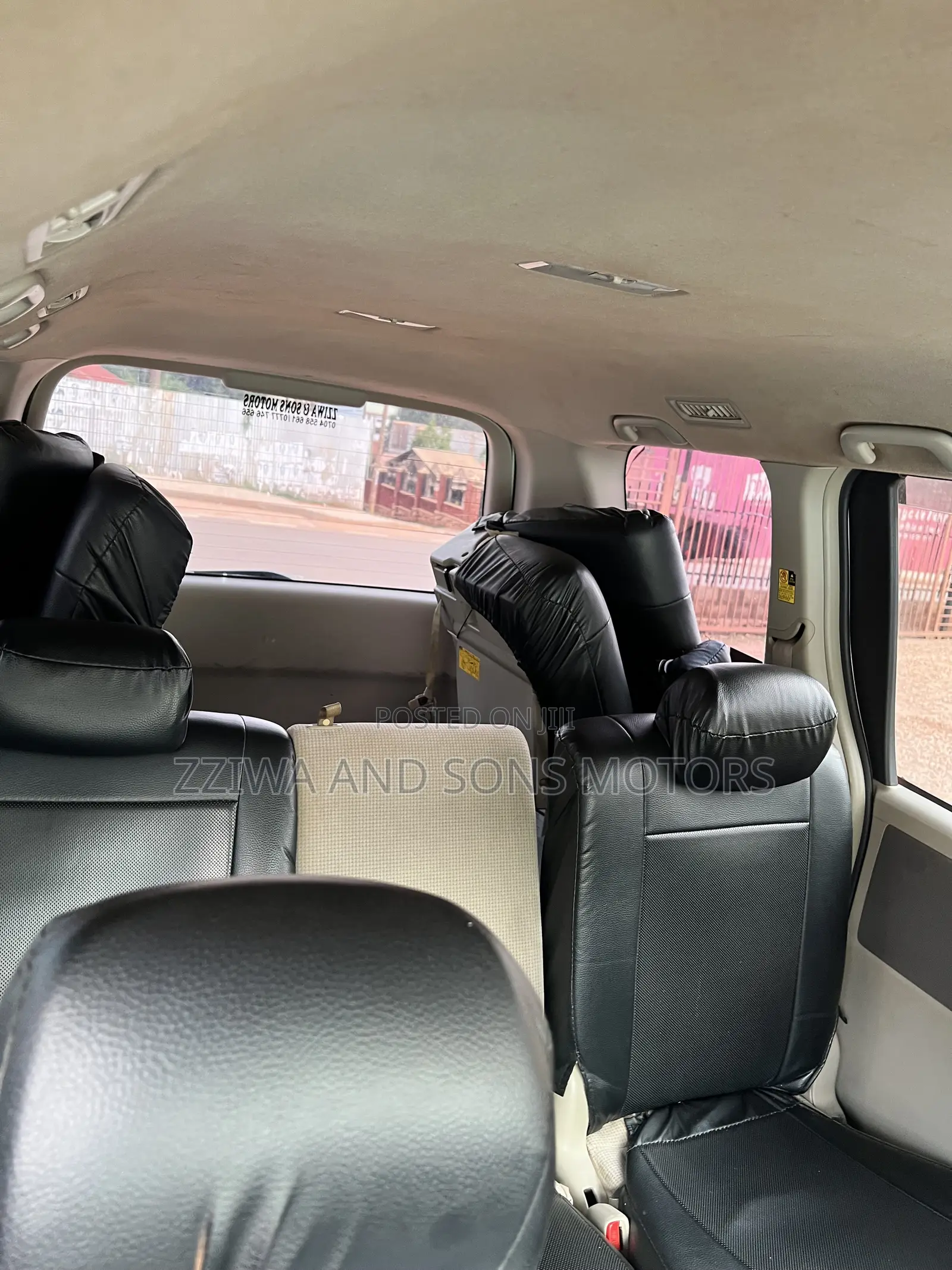 Toyota Noah 2.0 143hp AWD (8 Seater) 2010 White