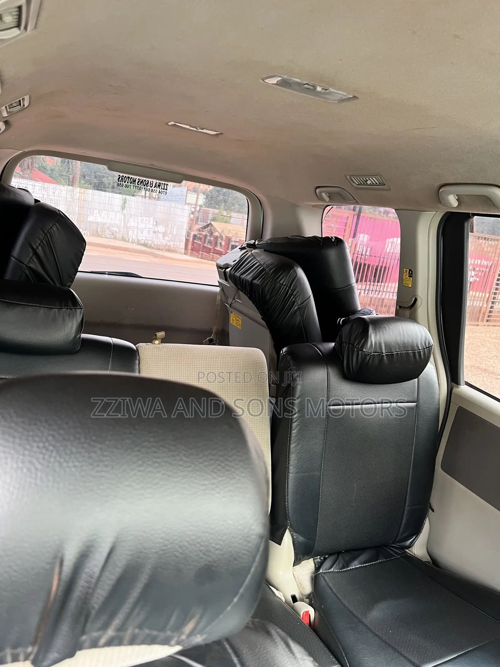 Toyota Noah 2.0 143hp AWD (8 Seater) 2010 White