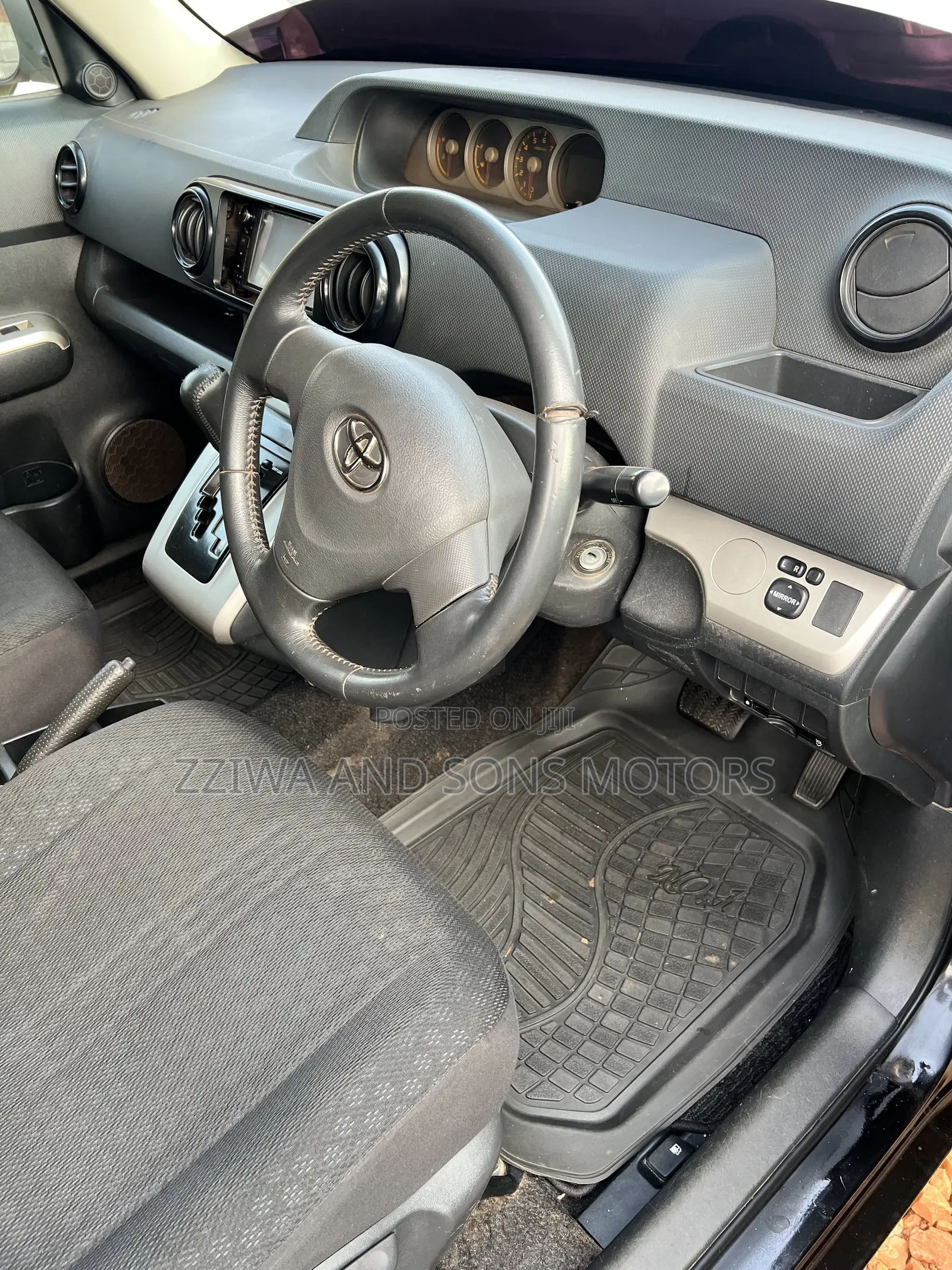 Toyota Corolla Rumion Hatchback 1.5 FWD 2014 Black
