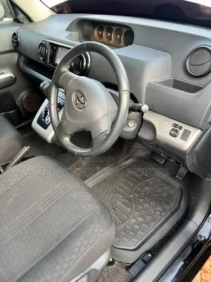 Toyota Corolla Rumion Hatchback 1.5 FWD 2014 Black