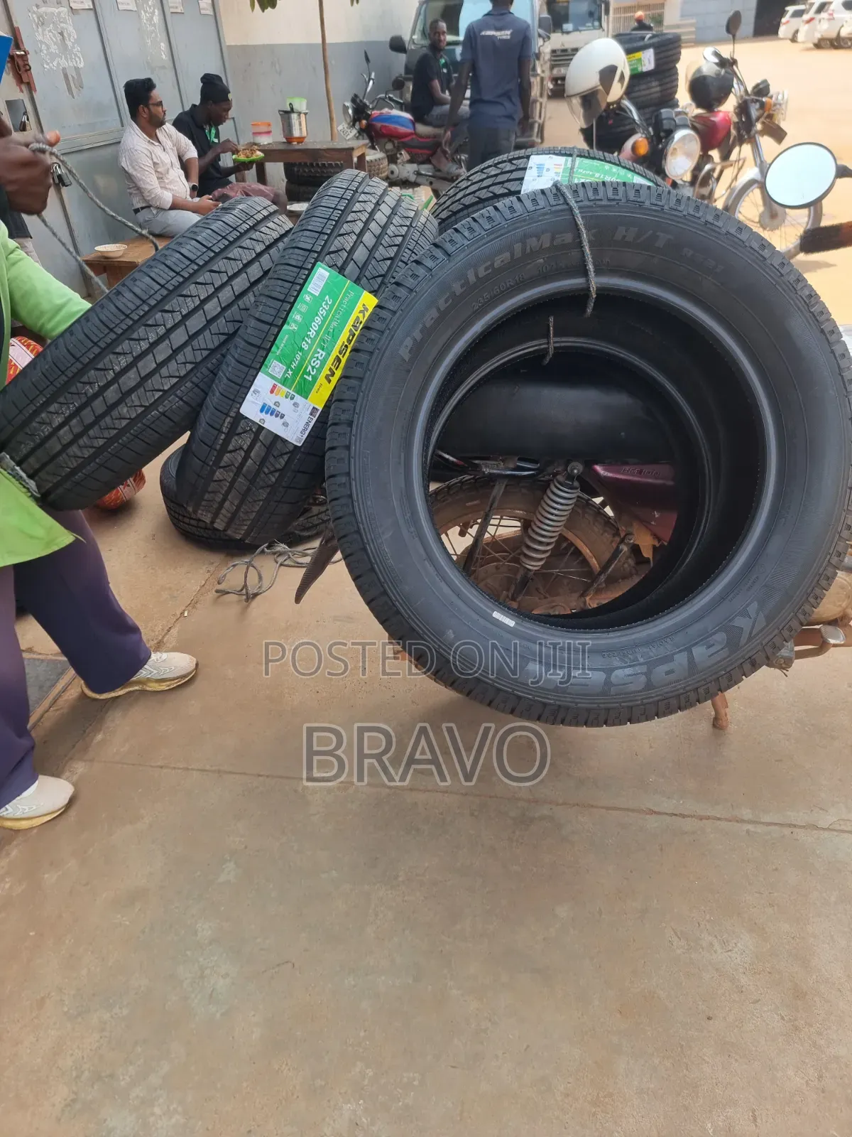 235/60r18 Good Quality Tyres for Rov4 New Model.