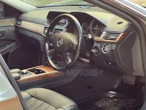 Mercedes-Benz E300 2011 Silver