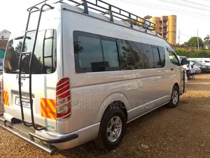 Toyota HiAce 2010 Silver
