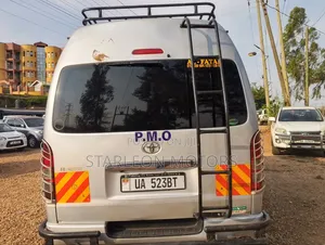 Toyota HiAce 2010 Silver
