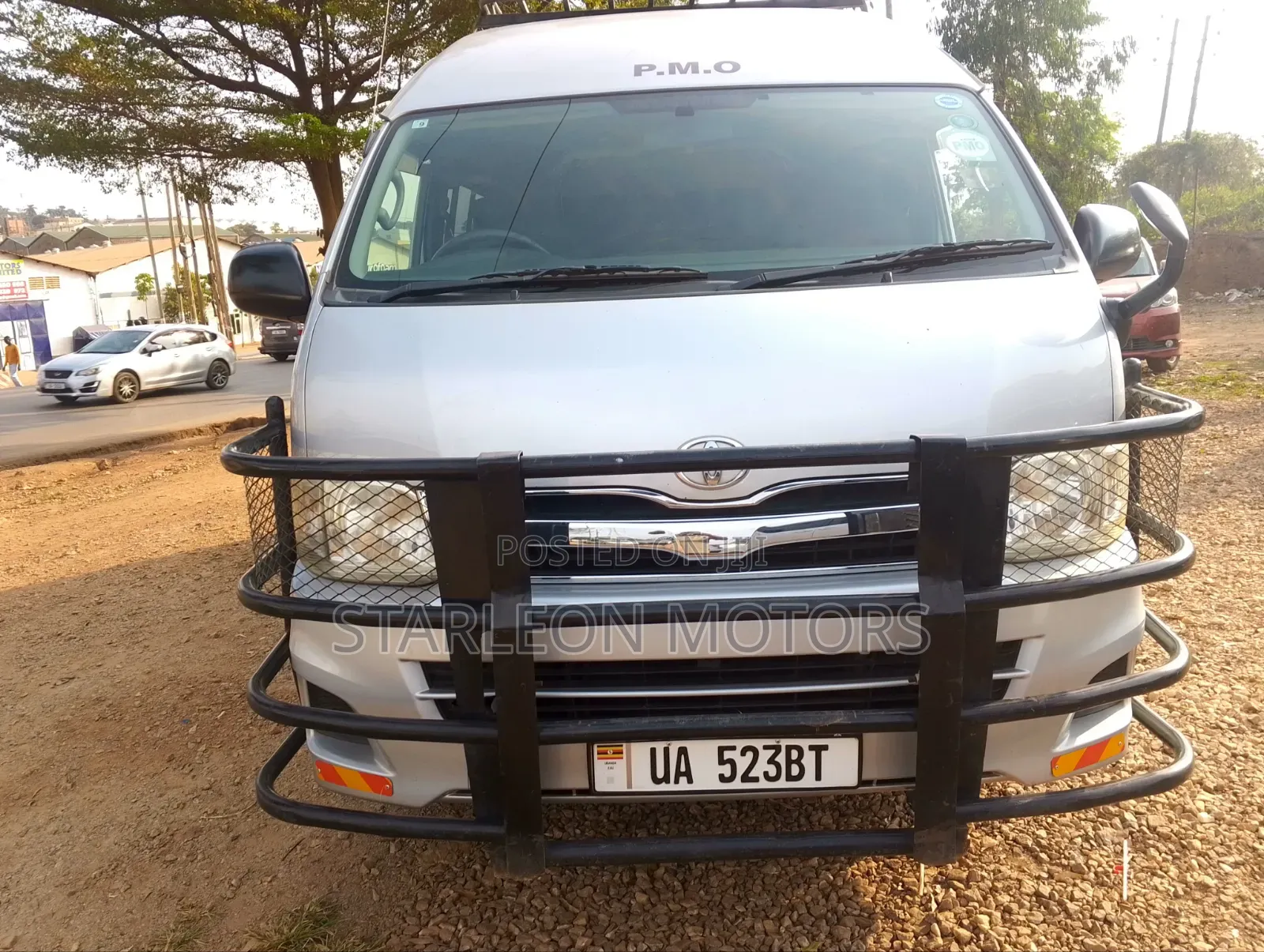 Toyota HiAce 2010 Silver
