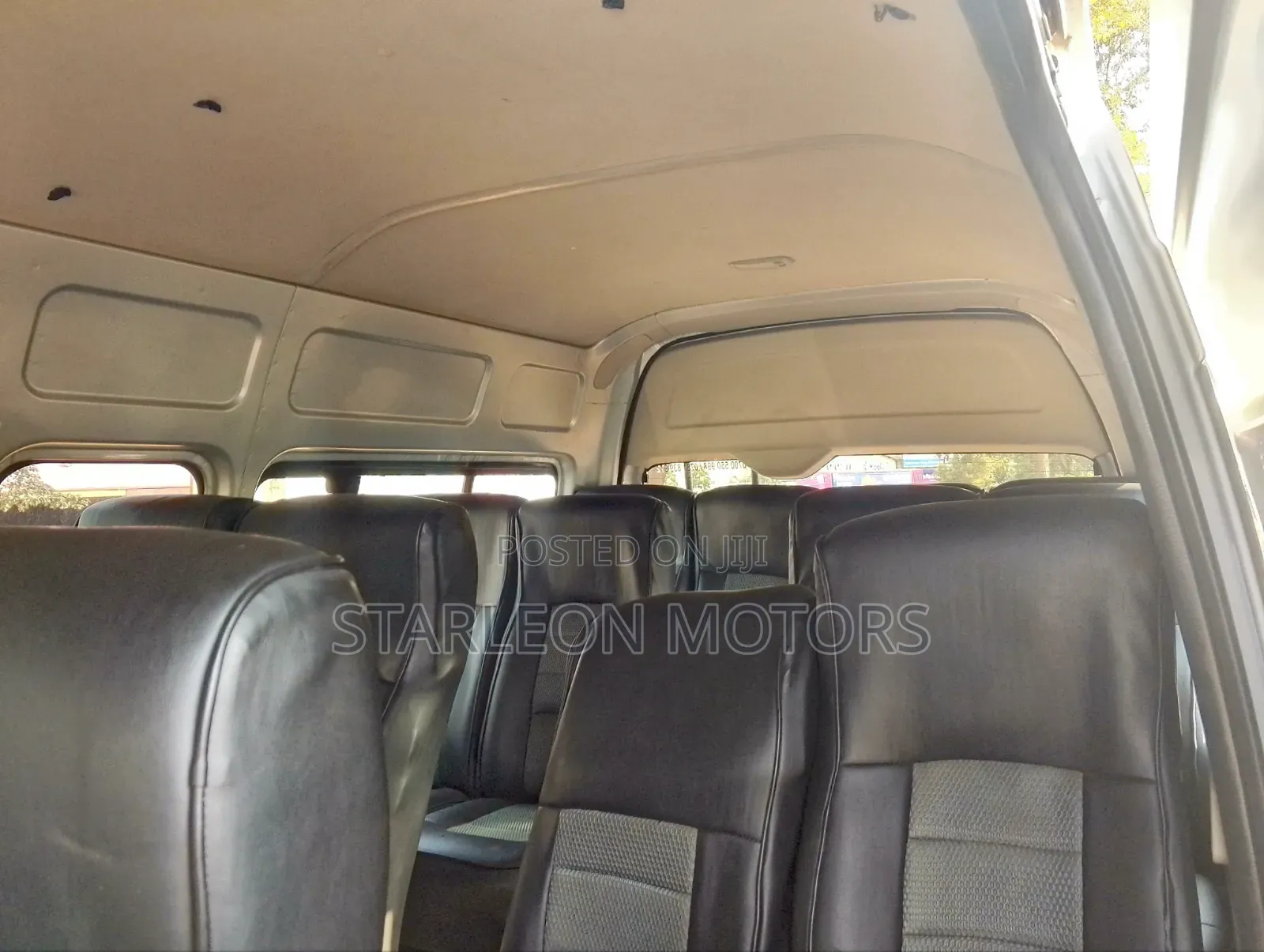 Toyota HiAce 2010 Silver